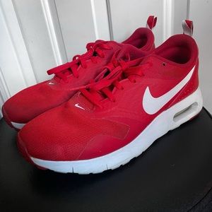 Red Nike air max Tavas